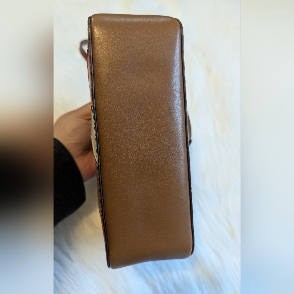 Beautiful Michael Kors crossbody purse. - Picture 7 of 16